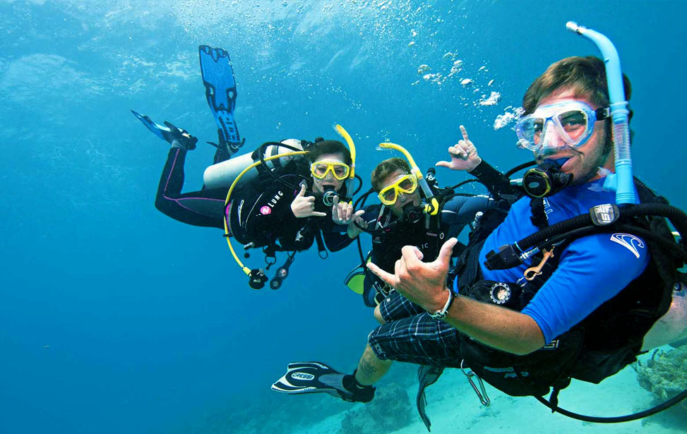 Diving and snorkeling in the reefs of Safaga and identify the most important areas for diving and snorkeling
