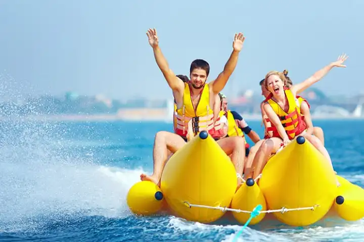 Hurghada: Banana Boat or Sofa Ride Water Sports Adventure