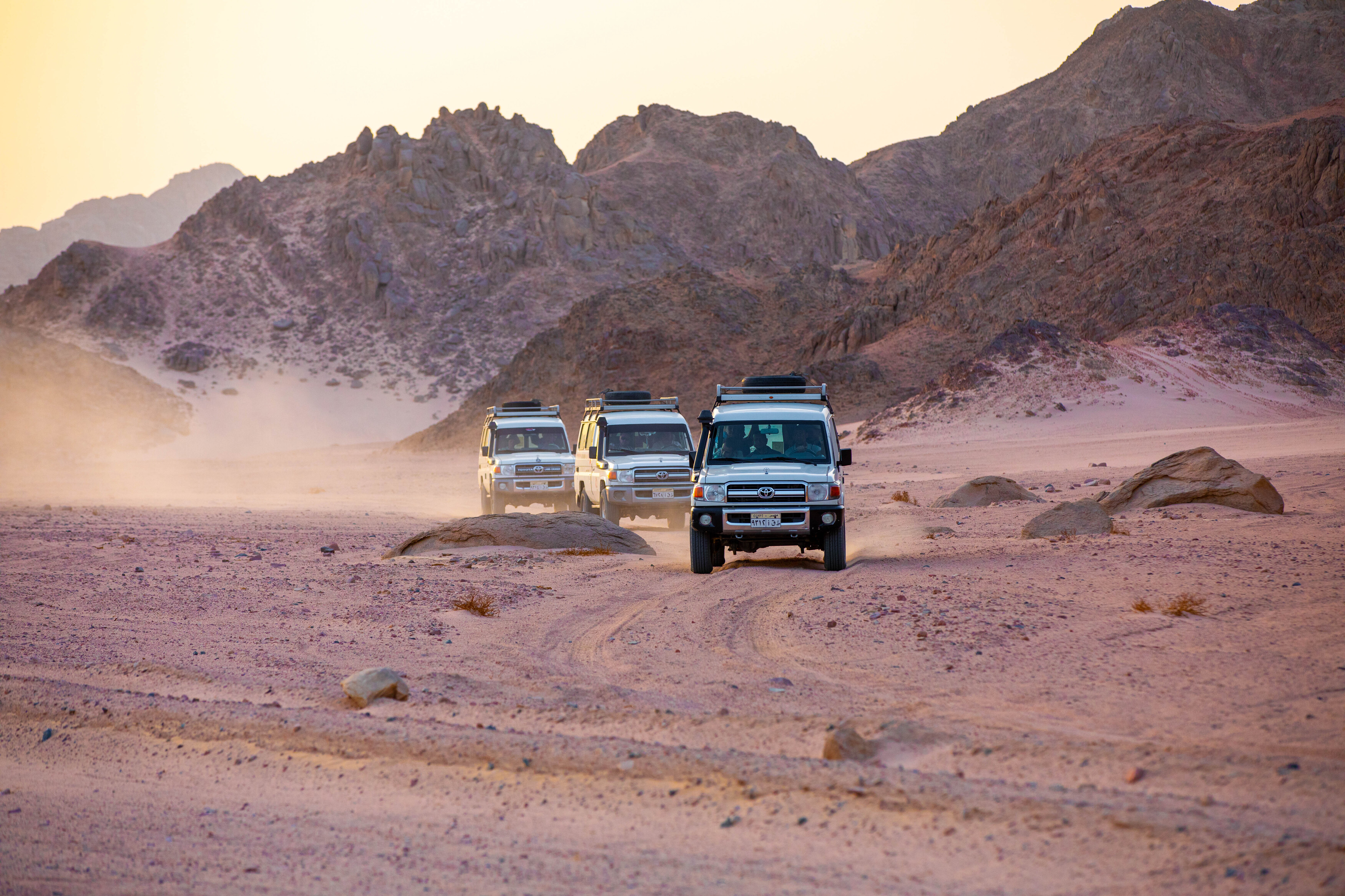 Hurghada: Jeep Safari – Explore the Mysteries of the Desert
