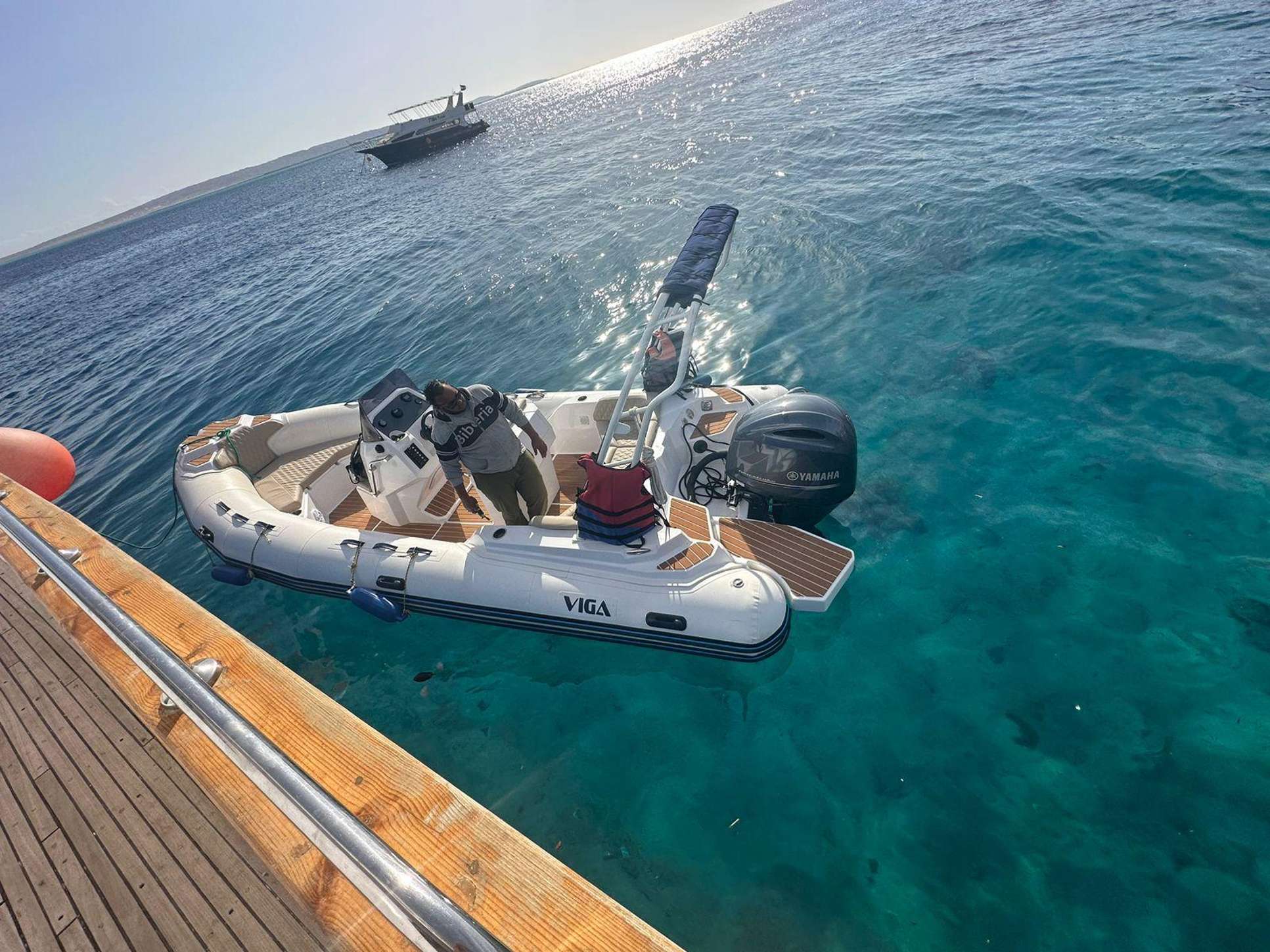 Hurghada: El Gouna Private Speedboat, Day-Use Apartment & Marina Tour