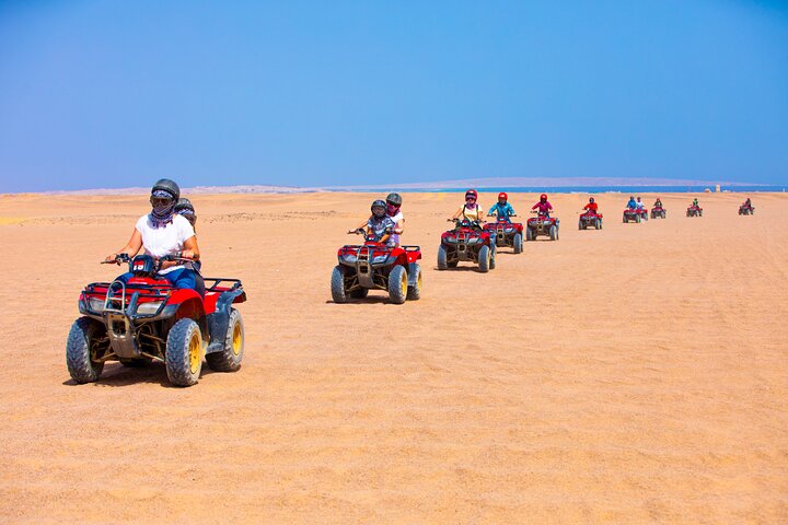 Hurghada: Jeep Canyon Safari Dinner and Show Experience