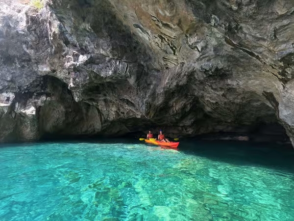 Amalfi Coast: Kayak Snorkeling Pandora Cave & Hidden Beaches Tour